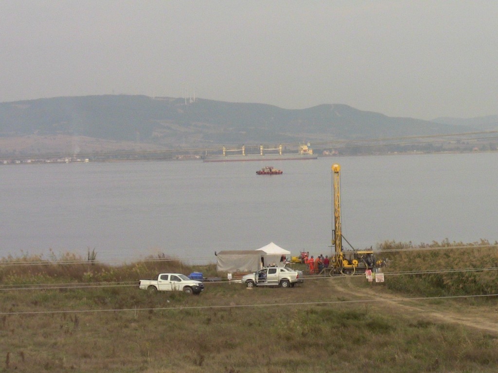 ÇANAKKALE'NİN LAPSEKİ İLÇESİNE YAPILMASI PLANLANAN BOĞAZ KÖPRÜSÜNÜN FİZİBİLİTE ÇALIŞMALARI BAŞLADI. (MUSTAFA UÇMAZ/ÇANAKKALE-İHA)